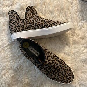 Steve Madden stretch sneakers cheetah size 9
